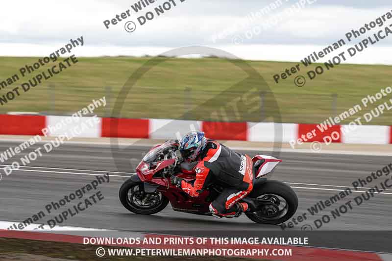 cadwell no limits trackday;cadwell park;cadwell park photographs;cadwell trackday photographs;enduro digital images;event digital images;eventdigitalimages;navarra;no limits trackdays;peter wileman photography;racing digital images;trackday digital images;trackday photos